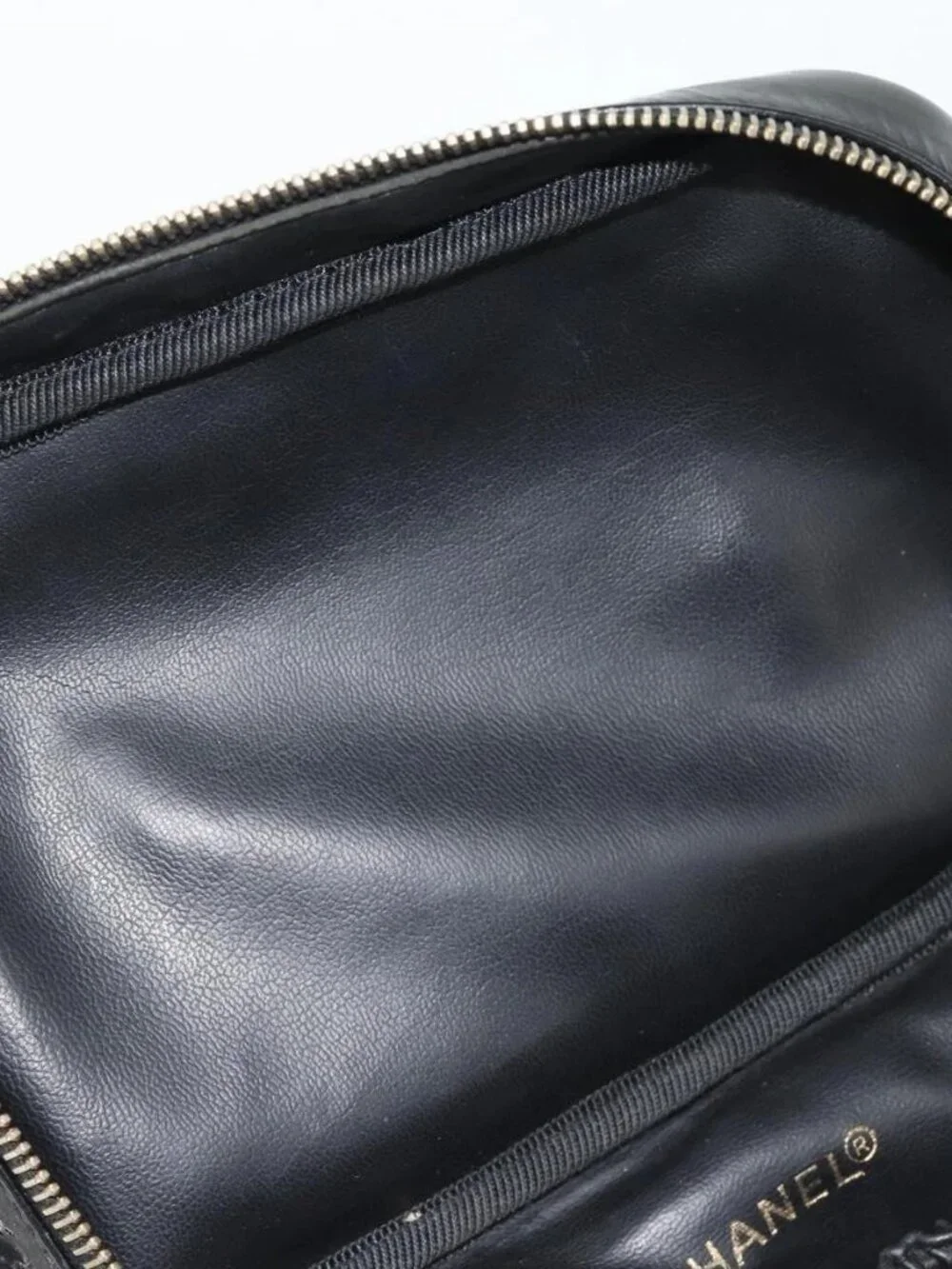 CHANEL Vanity Cosmetic Pouch Patent leather Black CC Auth bs15339